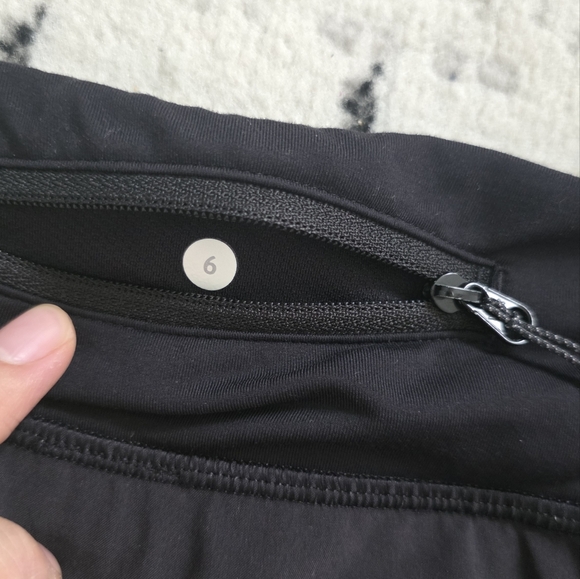 GUC lululemon speed up shorts 2.5" size 6 - Picture 3 of 4